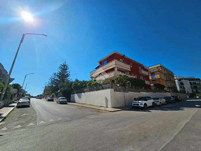 Appartamento con 6 locali in vendita in Via Vico Bisceglie, Trani