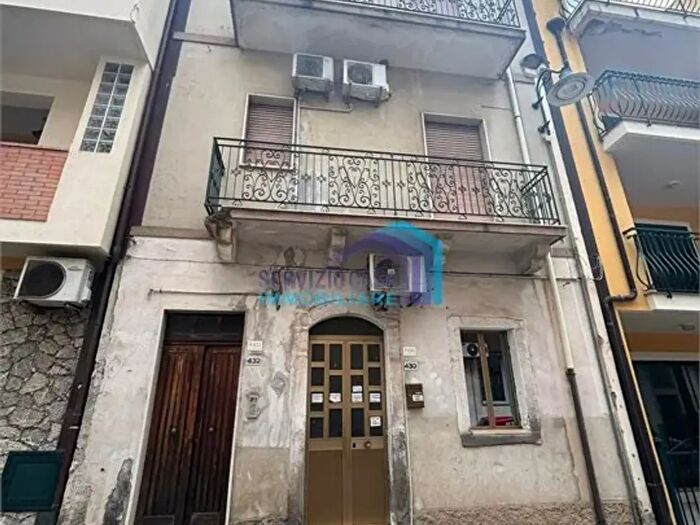 Casa con 6 locali in vendita in Via Vittorio Emuale, Letojanni