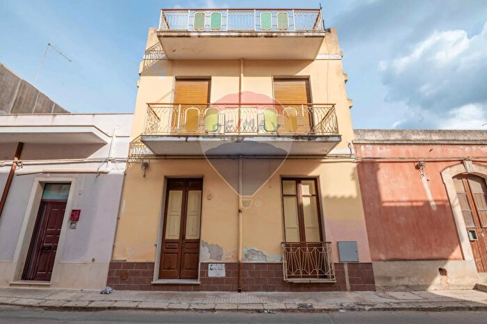 Casa con 8 locali in vendita in Via Vesuvio, Pachino