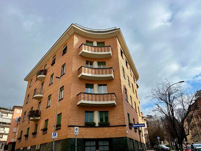 Appartamento con 6 locali in affitto in Via Casteggio, Gran Madre Crimea, Torino