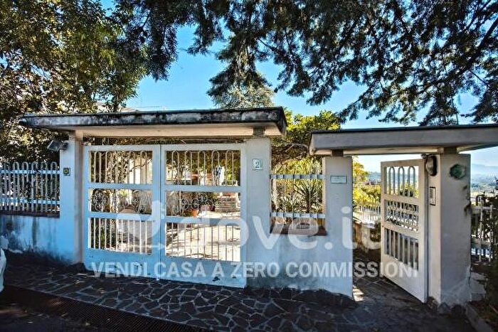 Casa con 6 locali in vendita in Via Monticelli, San Mango Piemonte