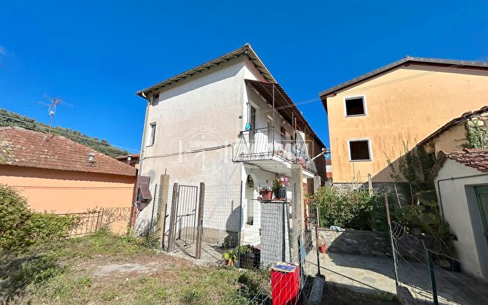Appartamento trilocale in vendita in Via Località Armati, Stellanello