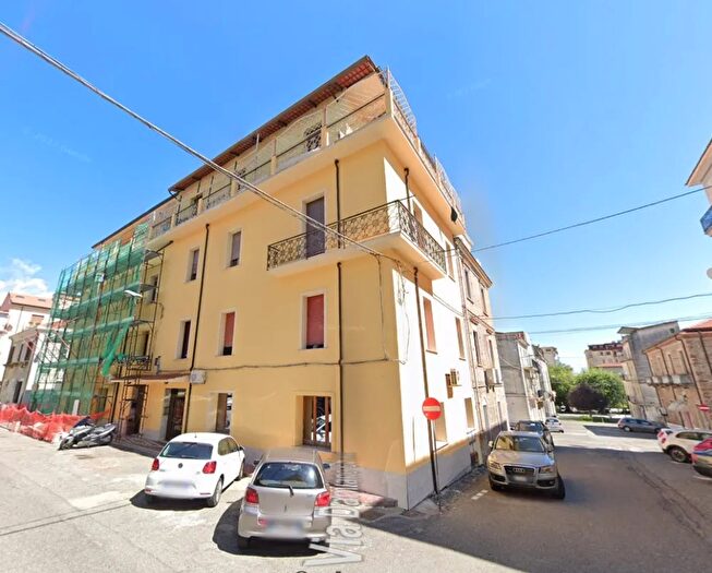 Appartamento con 5 locali in affitto in Via Damiano Chiesa Lamezia Terme Catanzaro, Lamezia Terme