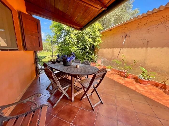 Casa con 5 locali in vendita in Camaiore