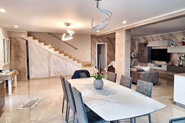 Casa con 10 locali in vendita in Via della Zagara Misilmeri, Misilmeri