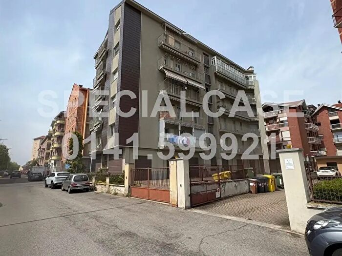 Appartamento con 5 locali in affitto in Via Pittatore, Asti