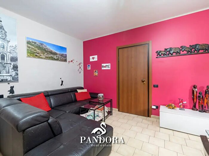 Appartamento quadrilocale in vendita in Via a Aleardi, Gallarate