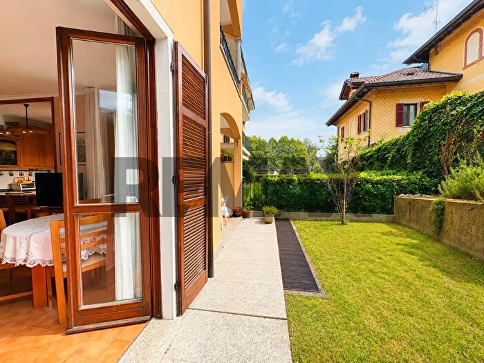 Appartamento quadrilocale in vendita in Via per Baveno, Stresa