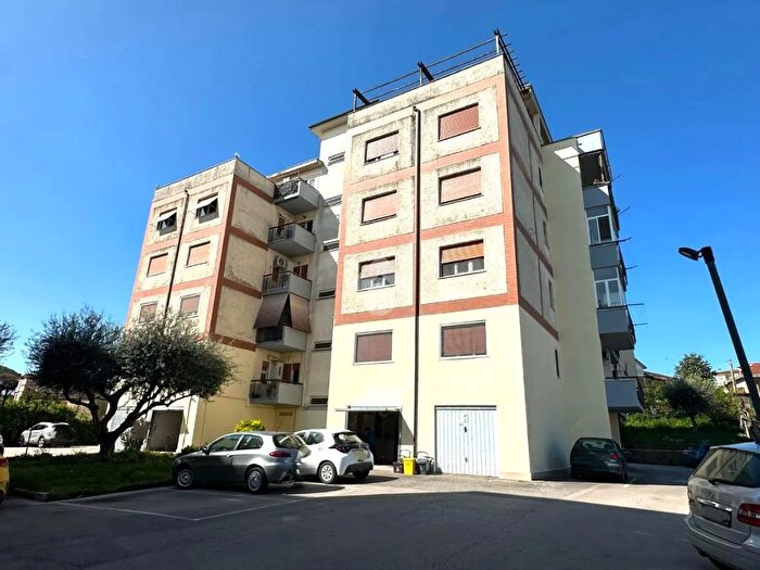 Appartamento trilocale in vendita in Via Nettunense, Lanuvio