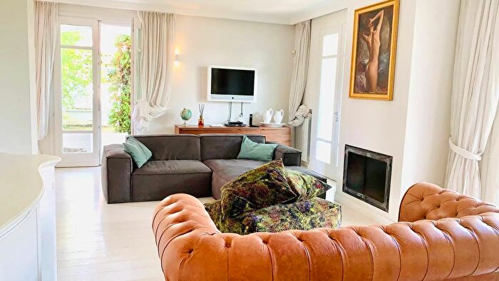 Casa con 10 locali in affitto in Forte Dei Marmi