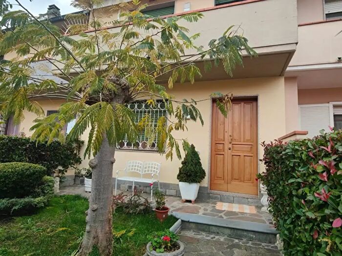 Casa con 6 locali in vendita in Cerreto Guidi