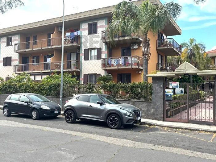 Appartamento trilocale in vendita in Via IV Novembre, Aci Catena