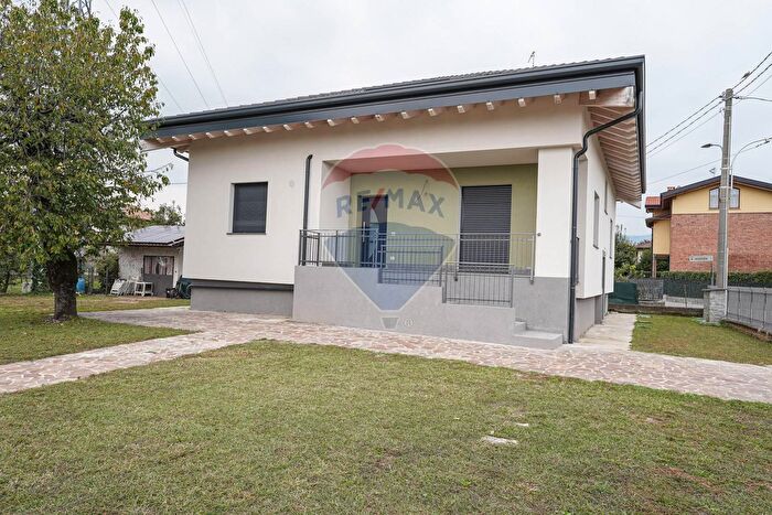 Casa con 5 locali in vendita in Via San Gaudenzio, Ponte San Pietro