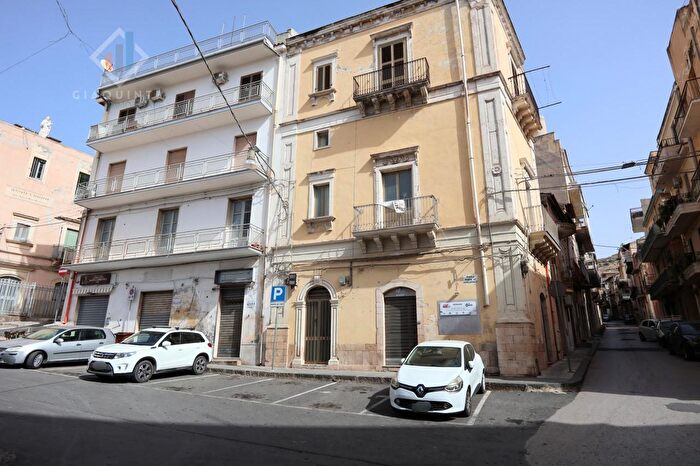Casa con 11 locali in vendita in Piazza Maria Ausiliatrice N, Palagonia
