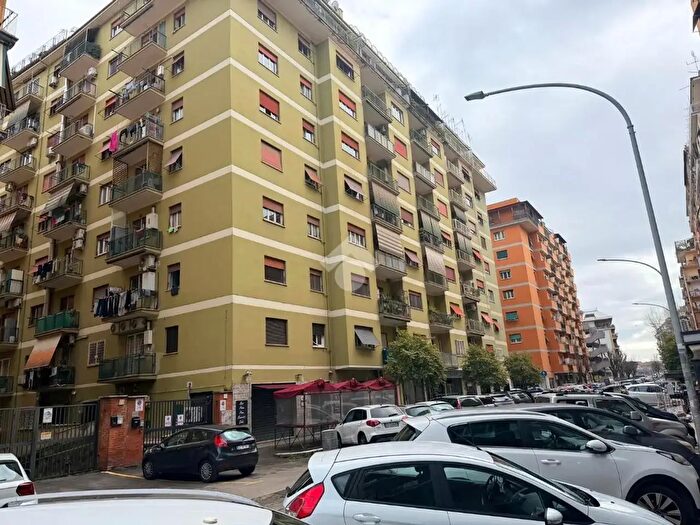 Appartamento monolocale in vendita in Via Avicenna, Roma