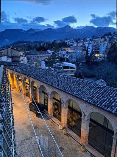 Appartamento con 6 locali in vendita in Via Settemb, Sarnano