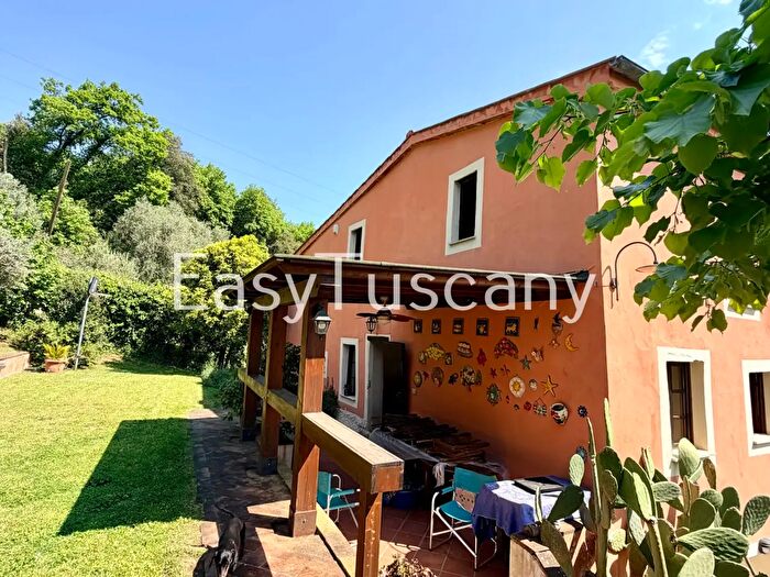 Casa con 15 locali in vendita in Via Pieroni, Capannori