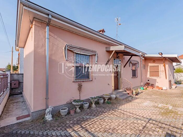 Casa trilocale in vendita in Via Manzoni, Mortara