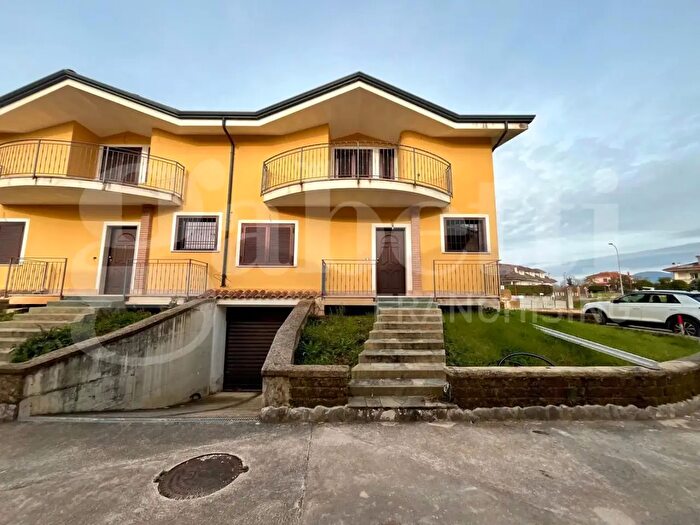 Casa trilocale in affitto in Strada Provinciale Snc, Baia E Latina