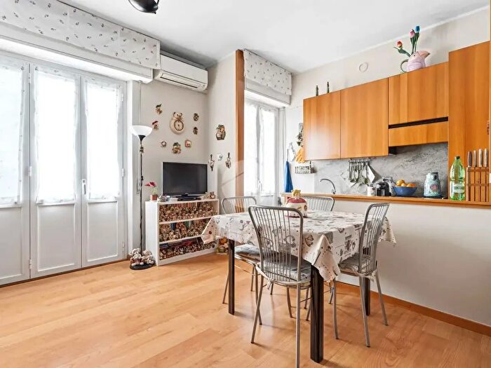 Appartamento trilocale in vendita in Via Manduria, Milano