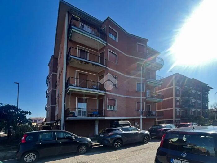 Appartamento trilocale in vendita in Via Genova, Pavia