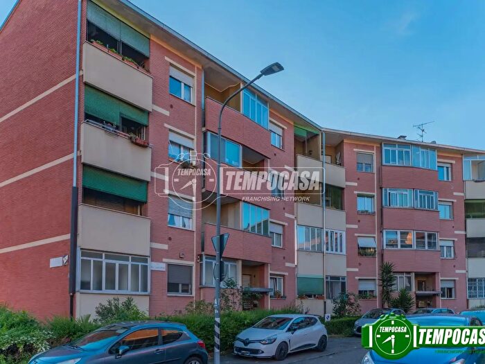Appartamento trilocale in vendita in Via Val Lagarina, Milano