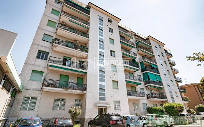 Appartamento trilocale in vendita in Via Francesco Guerrazzi, Monza