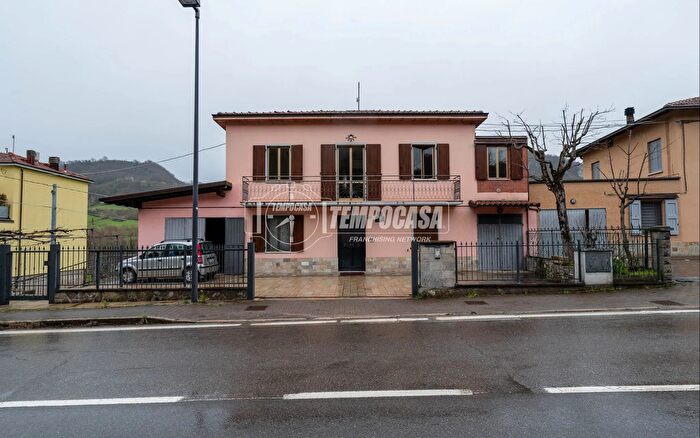 Casa con 6 locali in vendita in Via Fondovalle, Marano Sul Panaro