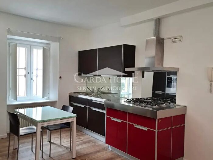 Appartamento trilocale in affitto in Piazza Duomo, Desenzano Del Garda