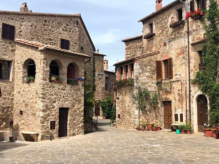 Appartamento trilocale in affitto in Vicolo della Canonica, Montemerano, Manciano