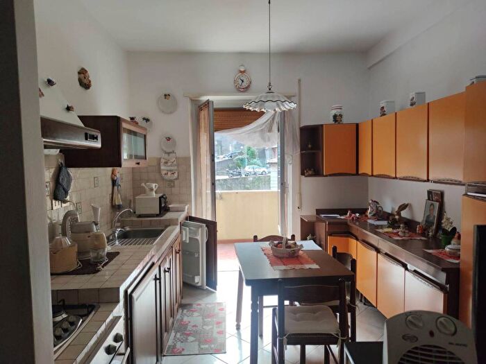 Appartamento trilocale in affitto in Via Piero Pinetti, Quezzi, Genova
