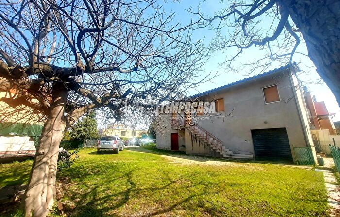 Casa quadrilocale in vendita in Castelfidardo