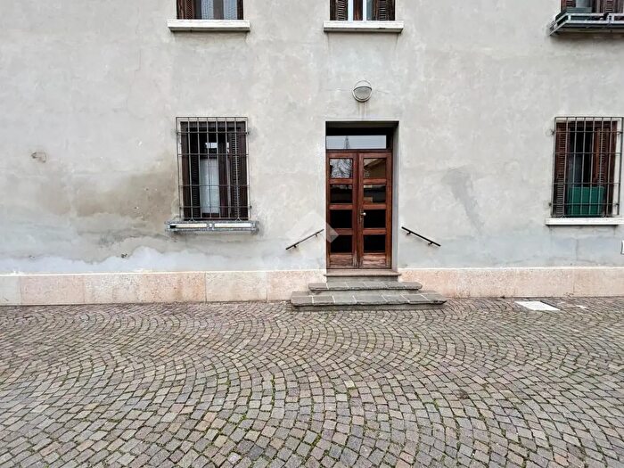 Appartamento trilocale in vendita in Vicolo Zapparoli, Ostiglia