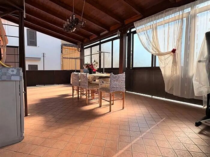Appartamento trilocale in vendita in Via Fratelli Cervi, Parete