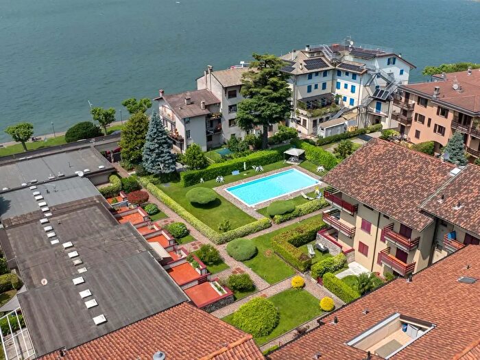 Appartamento bilocale in vendita in Via Lungolario Polti, Colico