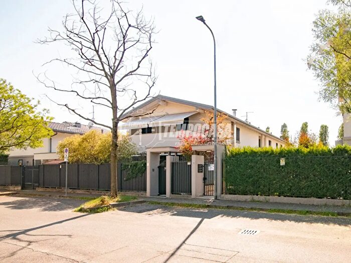 Casa quadrilocale in vendita in Via Francesco Melzi d'Eril, Vaprio D'Adda