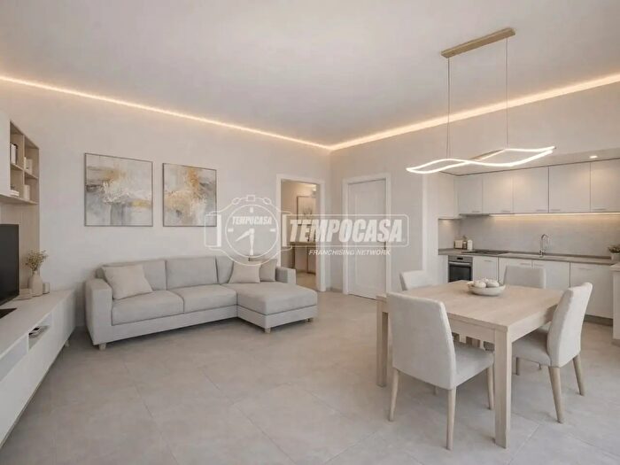 Appartamento bilocale in vendita in Via Sardegna, Cesano Maderno