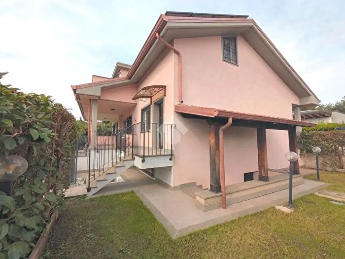 Casa quadrilocale in vendita in Via Cuneo, Ciampino