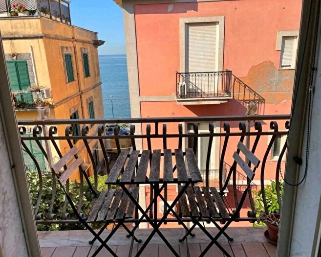 Appartamento trilocale in vendita in Via di Pozzuoli, Napoli