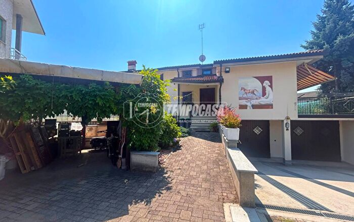 Casa con 13 locali in vendita in Borgo San Giovanni, Beinette