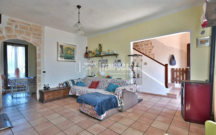 Casa con 5 locali in vendita in Via Camerano, Osimo