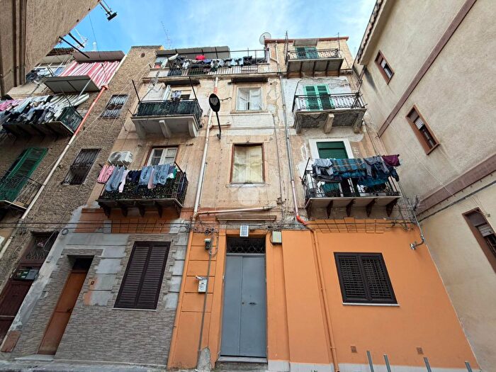 Appartamento trilocale in vendita in Via Virgilio La Scola, Palermo