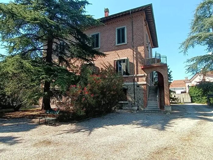 Casa con 20 locali in vendita in Arqua' Polesine