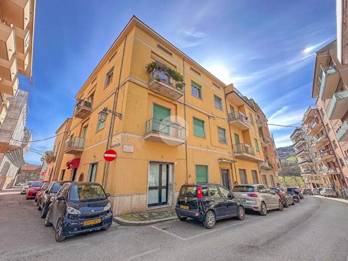 Appartamento trilocale in vendita in Via Guglielmo Cameli, Teramo