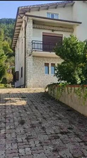 Casa trilocale in vendita in Via Flaminia, Costacciaro