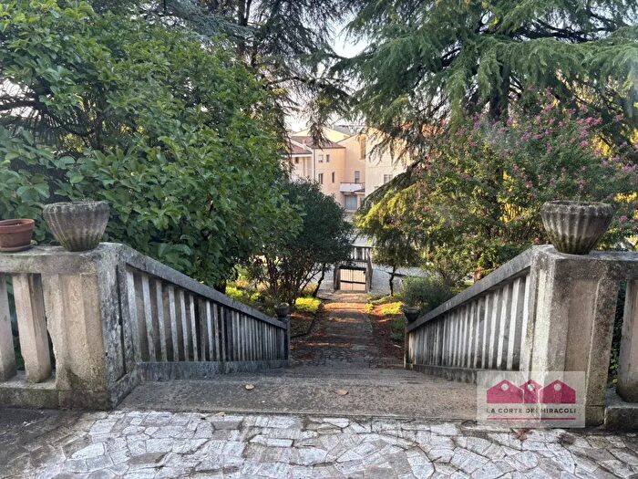 Casa con 6 locali in vendita in Via Campiglia, Vicenza