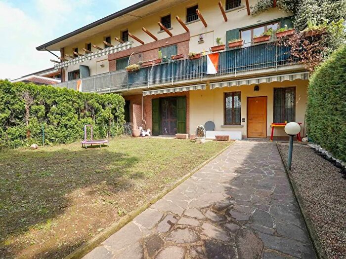 Appartamento trilocale in vendita in Via Bravi, Terno D'Isola