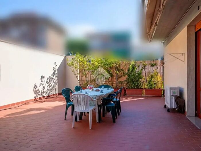 Appartamento con 5 locali in vendita in Via Zarini, Prato
