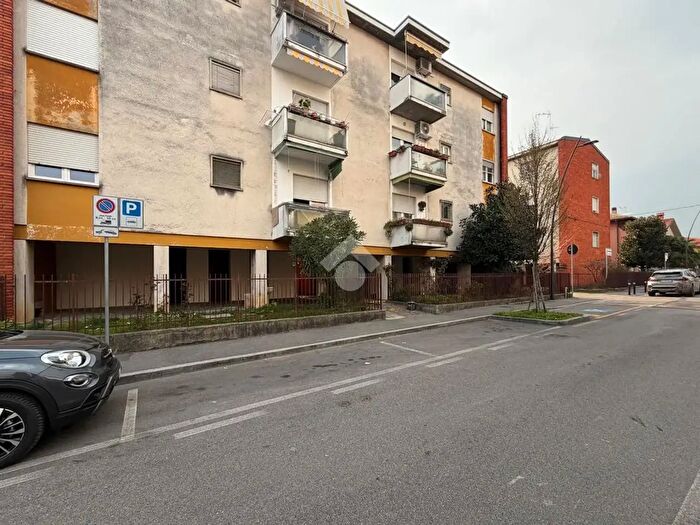 Appartamento trilocale in vendita in Via Don Frosio Roncalli, Calusco DAdda