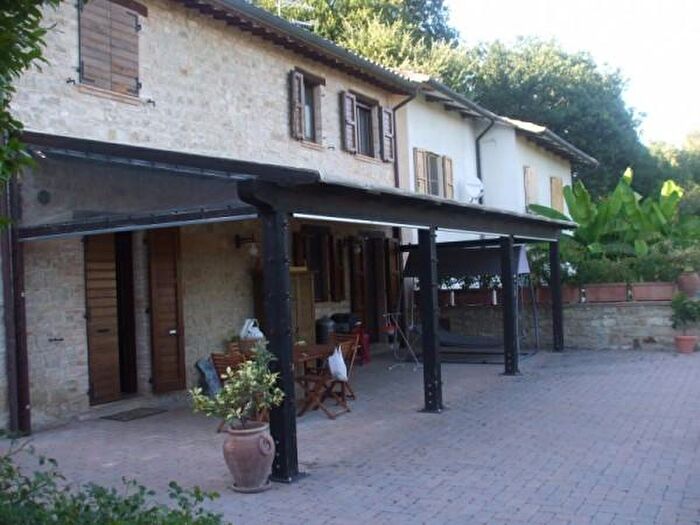 Casa con 6 locali in vendita in Via San Remo, Rosora